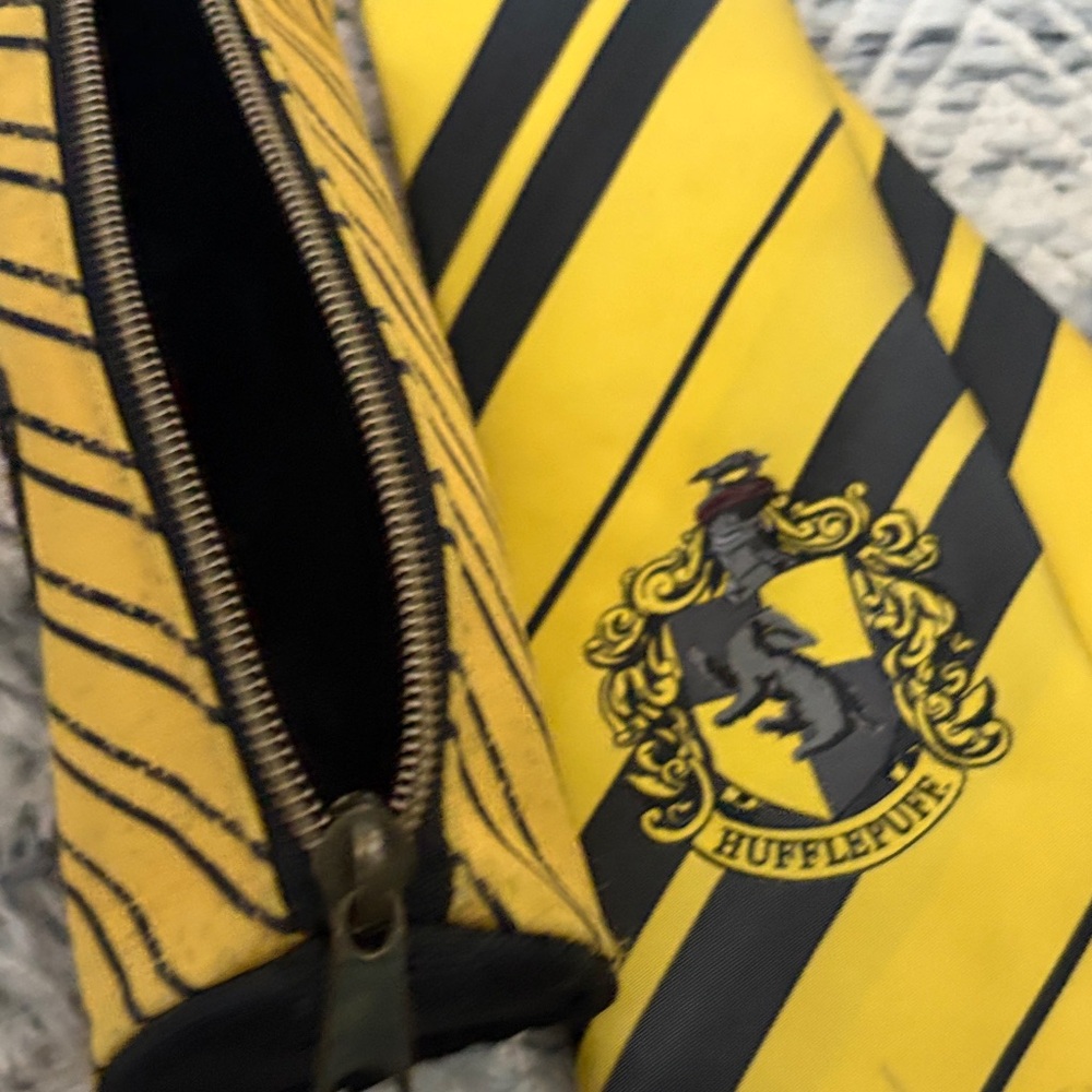 Hufflepuff - Picture 2 of 4